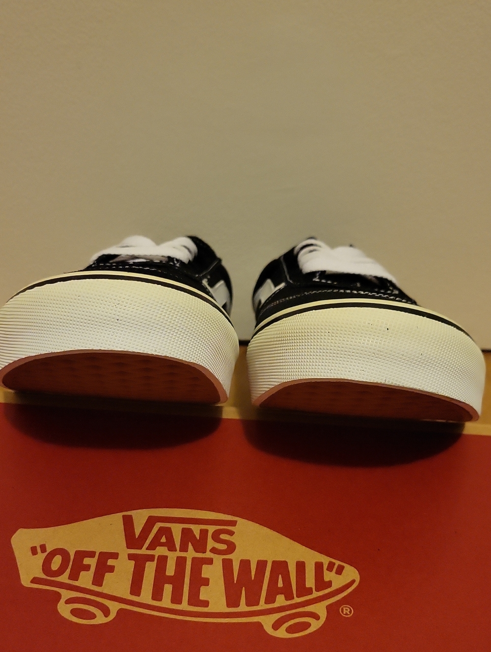 New In Box: Men's VANS Brooklyn Ls Black and White - Picture 5 of 12